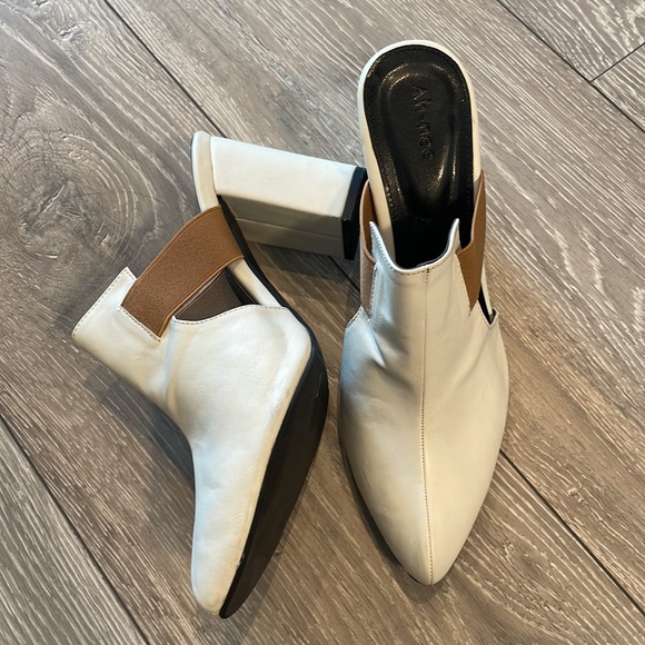 AH-NEE Hannah White Mules - Picture 4 of 7